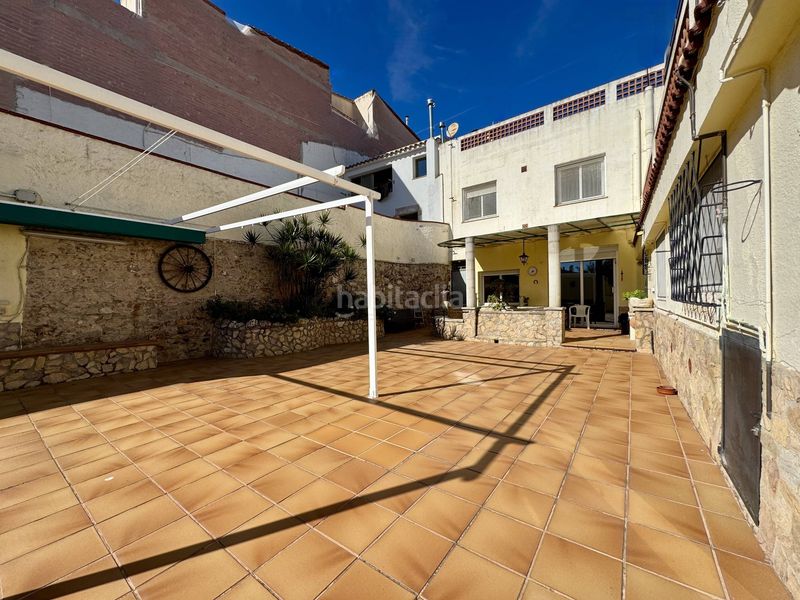 Foto f895e399-1c98-4f7e-9567-6aa240a3ab7c. Casa amb aparcament piscina a Centre Pineda de Mar