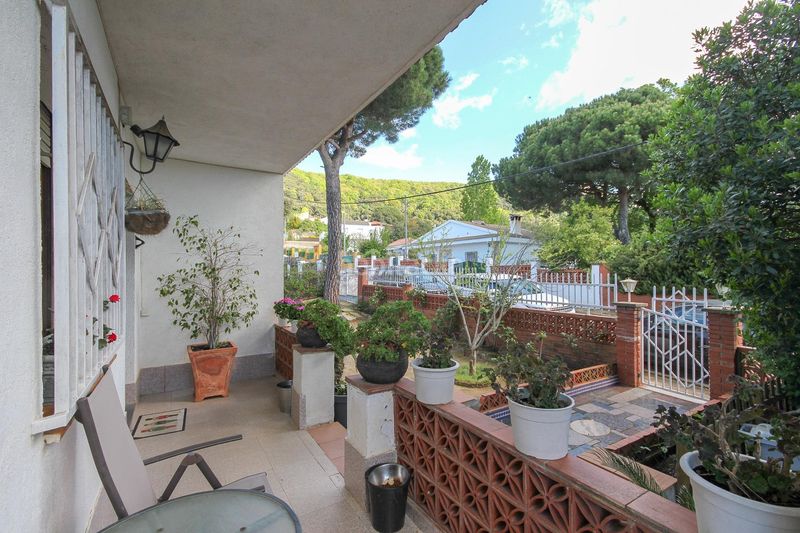Foto 7b013926-a35b-4321-8c8e-9abb7cbd9290. Chalet casa con vistas al mar, amplio jardín con frutales y pozo propio en Sant Iscle de Vallalta