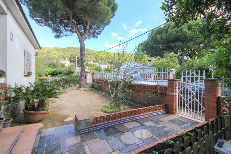 Foto cf161025-7485-47dc-931a-0a1880de4bf7. Chalet casa con vistas al mar, amplio jardín con frutales y pozo propio en Sant Iscle de Vallalta