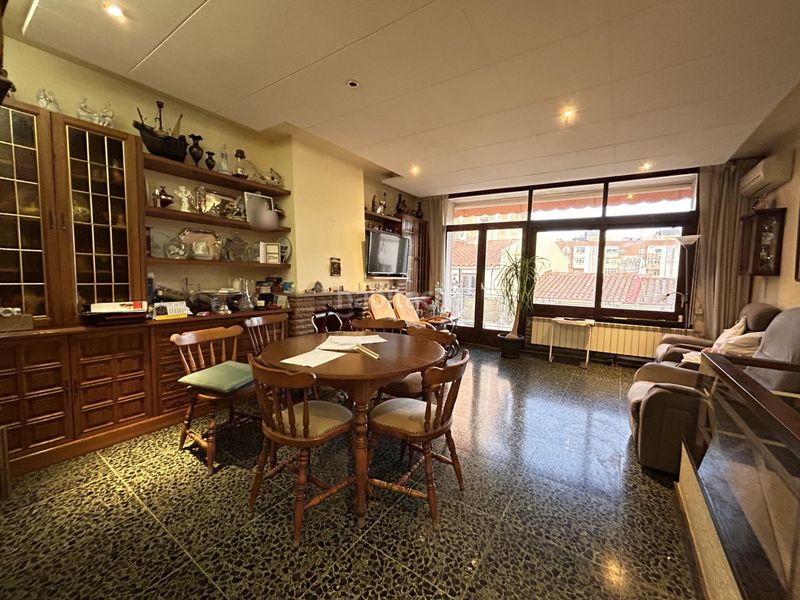 Foto 2261826b-eabc-4b93-ac02-3b56992767c7. Casa amb aparcament a Centre Mataró