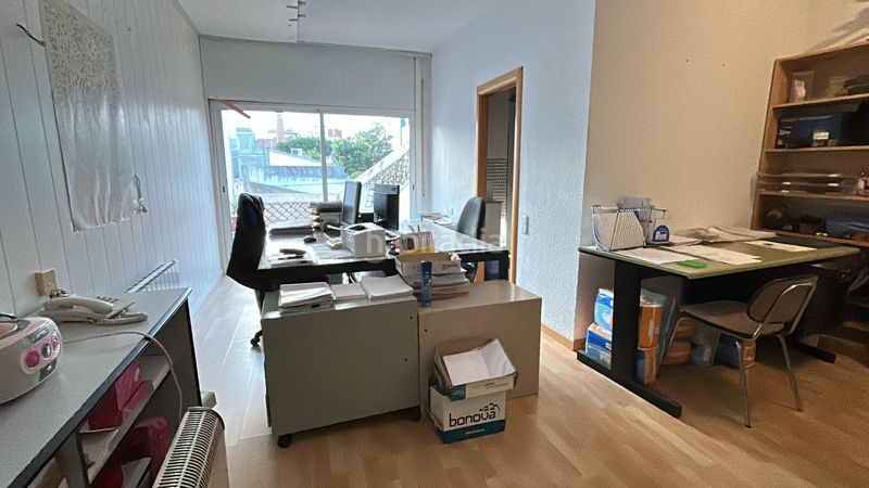 Foto 5f1a637d-9dd9-425f-a92f-26b8cae04008. Casa amb aparcament a Centre Mataró