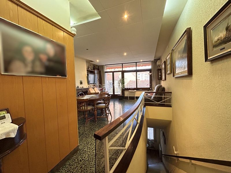 Foto b4bba730-d58e-4cb1-882c-03b2a2844780. Casa amb aparcament a Centre Mataró