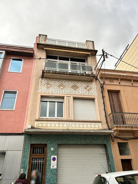Foto b73b6946-d078-4ded-b294-9fad1da1cb14. Casa amb aparcament a Centre Mataró