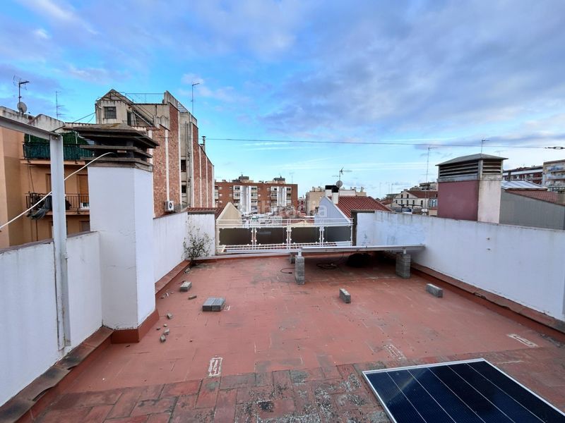 Foto ee66f17c-ad55-4b6c-949d-c85aaee3a65b. Casa amb aparcament a Centre Mataró