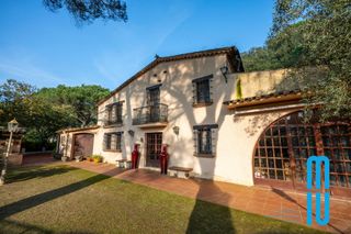 Masia a Sant Iscle de Vallalta. Espectacular finca rústica con 2 masías del s.xviii y máxima pri