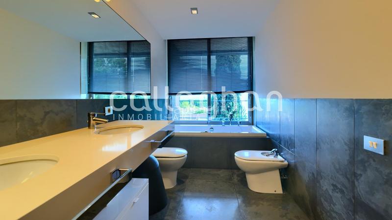 Foto 2b4ba0cf-04eb-46a9-88b1-f4795bb4affa. Chalet espectar chalet de lujo en nueva santa barbara en Godella