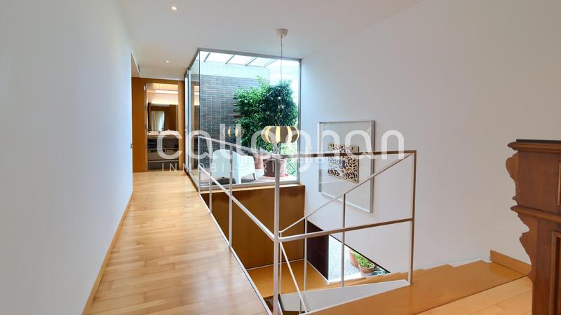 Foto 2e841342-15dd-490d-a072-48d79550f2e0. Chalet espectar chalet de lujo en nueva santa barbara en Godella