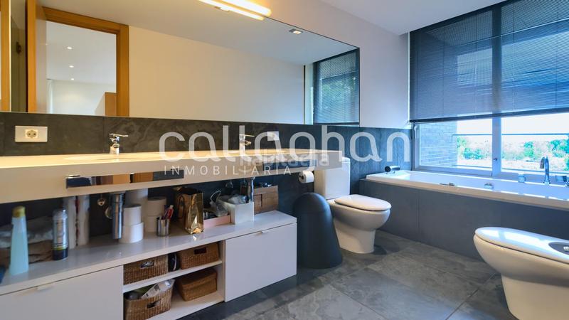 Foto c1569f3e-9d1d-4d5c-b214-a57b8e6fbfe3. Chalet espectar chalet de lujo en nueva santa barbara en Godella