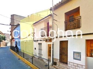Wohngrundstück  Calle cisterna. Solar con acceso a dos calles al lado del mercado central