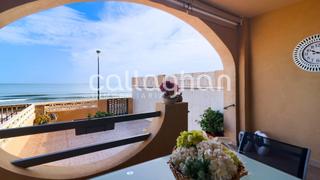 Casa adossada  Calle peñíscola. Exclusiva casa adosada en primera línea de la playa del pouet, e