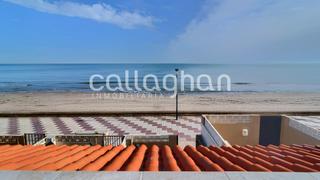 Casa adosada  Calle peñíscola. Exclusiva casa adosada en primera línea de la playa del pouet, e