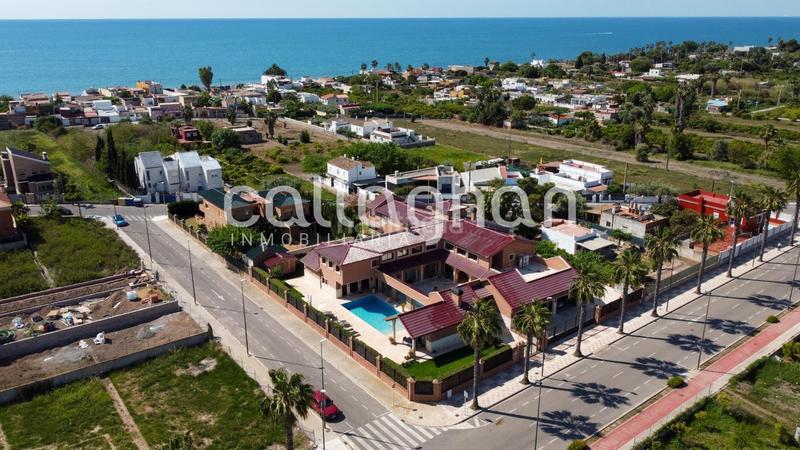 Foto 2bd99eb8-3e67-4918-8d28-1fb67d4a9d6f. Chalet mit heizung parking pool in Playa Burriana