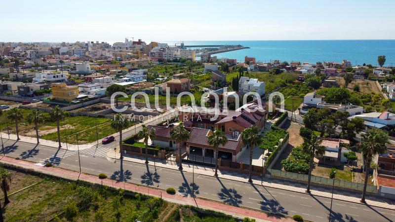 Foto 58adc8f9-145a-4dca-8ea9-de520f667fb1. Chalet mit heizung parking pool in Playa Burriana