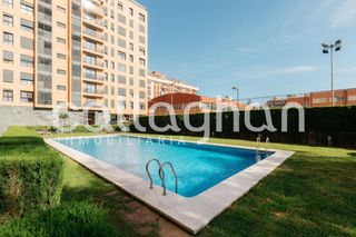 Lloguer Pis  Avenida francia. Luminoso piso de 1 dormitorio con balcón, piscina y garaje en zo