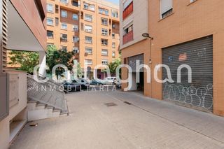 Local Comercial  Calle leopoldo piles ros. Local esquinero con ubicación estratégica y múltiples posibilida