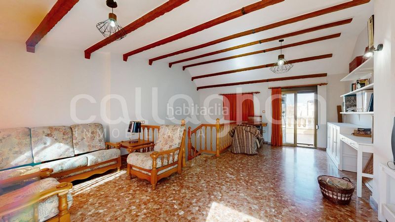 Foto 30fa10dc-4451-4127-bafe-f8d595c5824d. Casa adossada amb calefacció aparcament a Benetússer