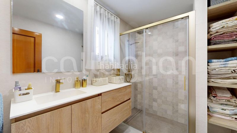 Foto 43b99e50-6f65-4b8b-a908-ad25e33abb55. Casa adossada amb calefacció aparcament a Benetússer