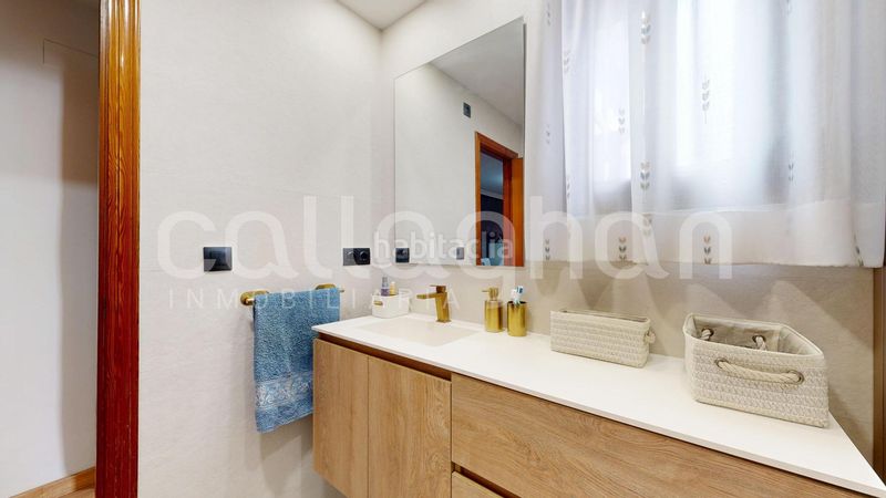 Foto ba40c4cf-ee21-48c4-a355-d04e3e5a7008. Casa adossada amb calefacció aparcament a Benetússer