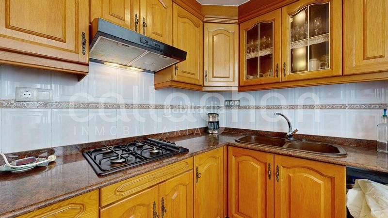 Foto ceccfe51-62a6-40e6-8d91-8f76119be234. Casa adossada amb calefacció aparcament a Benetússer