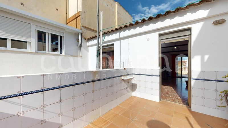Foto fc36573a-5a94-4f35-961d-890c383a6c7d. Casa adossada amb calefacció aparcament a Benetússer