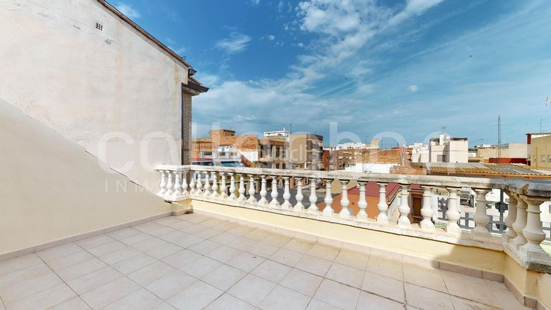 Foto fe655e11-6b4d-419c-831a-830f9f1867f1. Casa adossada amb calefacció aparcament a Benetússer