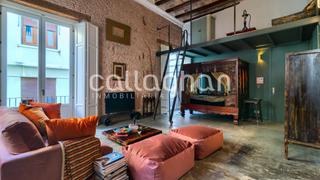 Pis  Calle calatrava. Singular vivienda diáfana, con techos altos, con auténtico estil
