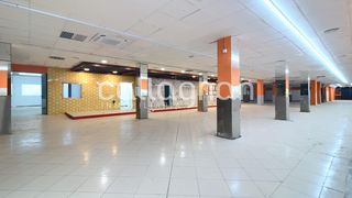 Lloguer Local Comercial  Calle calle de rodríguez de cepeda. Local comercial en albors de 1.200 m2 con doble acceso y gran vi
