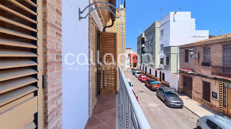 Foto 431207f9-b64b-4316-9375-b782b7efe94d. Alquiler casa pareada casa de pueblo reformada en alquiler centro de rafelbuñol en Rafelbunyol