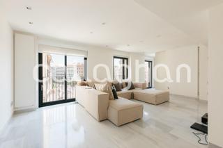 Zweistöckige Wohnung in Calle del conde de montornés 30. Dúplex exclusivo con vistas privilegiadas