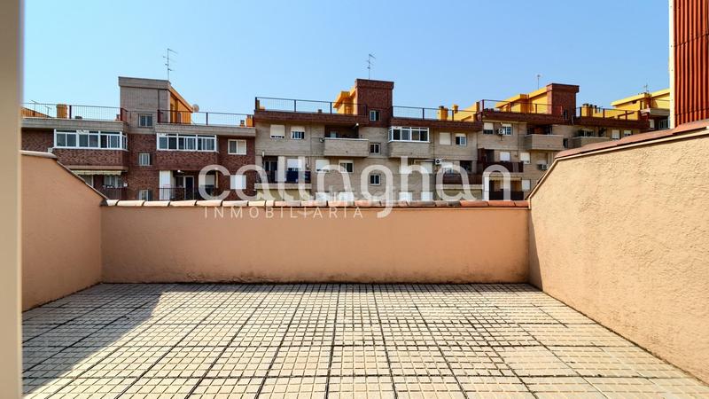 Foto 11fb2408-6dbd-45e7-b522-afc0bd070a43. Casa adosada una casa con alma propia y piscina, en el corazón en Paterna