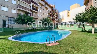 Casa adosada en El Alborgí. Una casa con alma propia y piscina, en el corazón de paterna