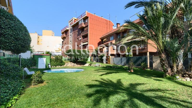 Foto 1835065b-65a4-42ec-b3df-656833e2f05d. Casa adosada una casa con alma propia y piscina, en el corazón en Paterna