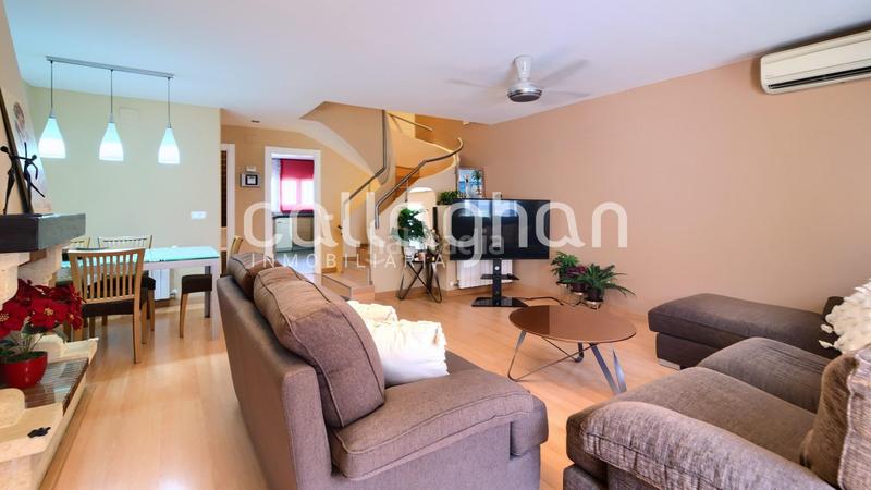 Foto 268bfc91-615a-45ad-883e-423f67999010. Maison jumelée avec chauffage parking piscine dans El Alborgí Paterna