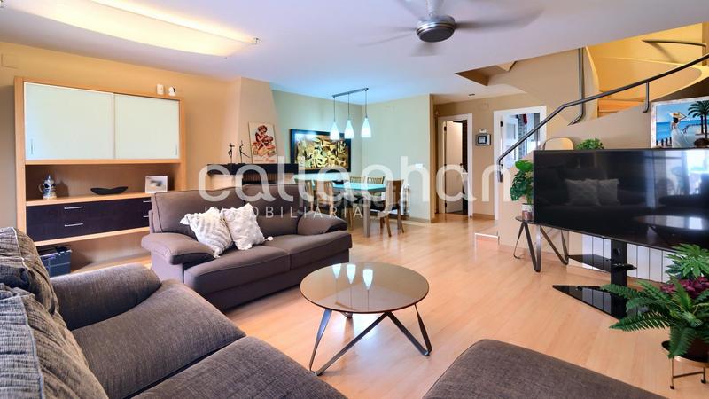 Foto 4ab33c38-1dfb-43da-bd3d-60def04ae9d1. Maison jumelée avec chauffage parking piscine dans El Alborgí Paterna