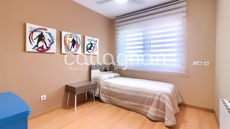 Foto 7a6b8fb4-cf73-4b58-9df6-4e65a6d7f83e. Casa adosada una casa con alma propia y piscina, en el corazón en Paterna