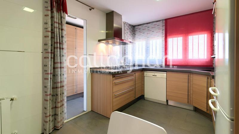 Foto a8b378e1-f7d8-4dd8-a2fd-c5a82e8ec44b. Maison jumelée avec chauffage parking piscine dans El Alborgí Paterna