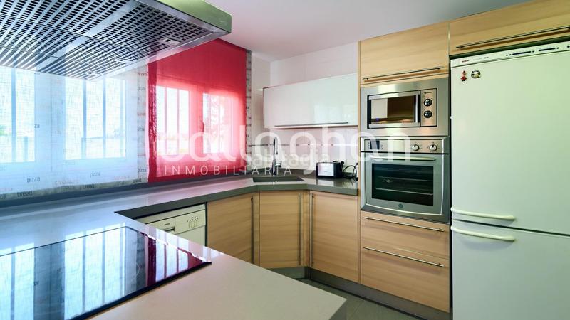 Foto d3e71959-a937-41c7-9a6e-86814a59e2cb. Maison jumelée avec chauffage parking piscine dans El Alborgí Paterna