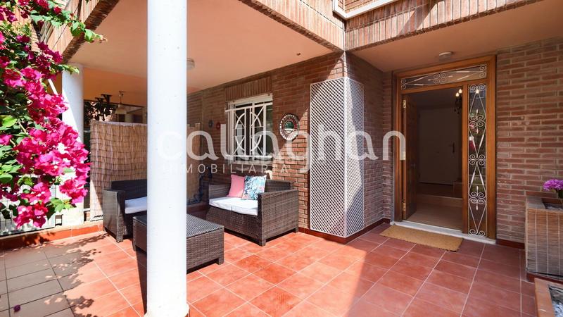 Foto d82711ac-4275-4073-9f2b-0bdfd3b80e10. Casa adosada una casa con alma propia y piscina, en el corazón en Paterna