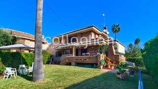 Chalet en Corinto-Almardà. Chalet exclusivo con vistas al mar y acceso directo a la playa
