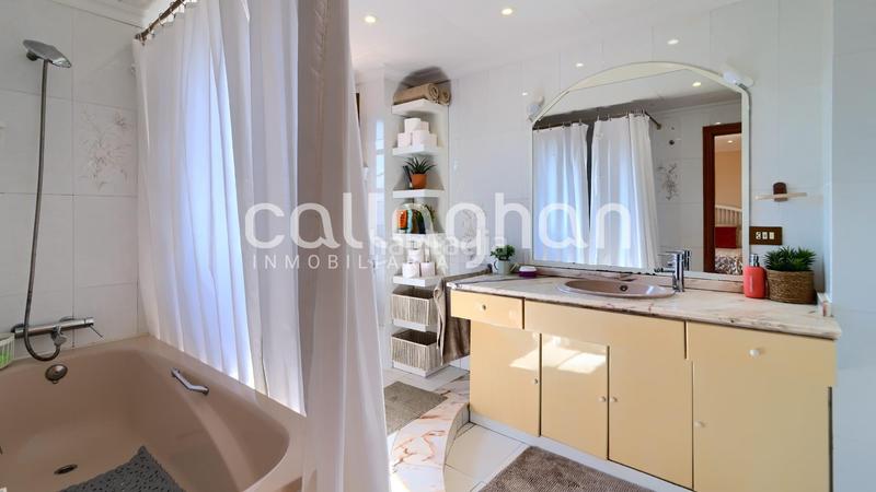 Foto 7da88f73-13ce-485e-b150-5a0075e254bd. Chalet with parking in Corinto-Almardà Sagunt