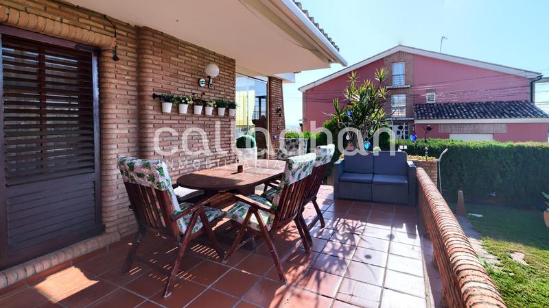 Foto c8d07286-ff79-4928-9658-6ead24c6a7ba. Chalet with parking in Corinto-Almardà Sagunt