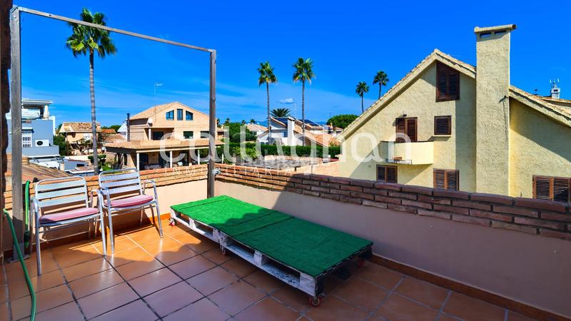 Foto e7d3127a-9145-4493-8813-7cc0b5e6d2c4. Chalet with parking in Corinto-Almardà Sagunt