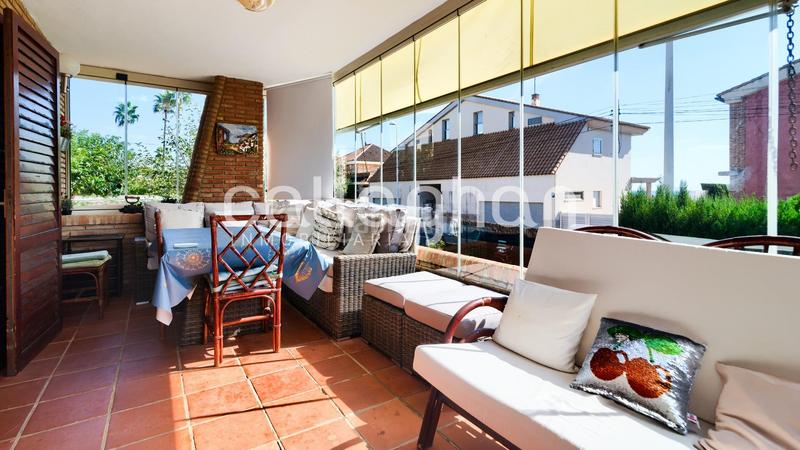 Foto fbcf757a-9ea8-4a73-a6ce-9f3b66296095. Chalet with parking in Corinto-Almardà Sagunt