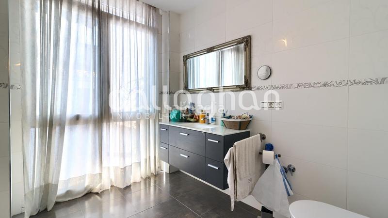 Foto 68122163-0e6f-40b2-94b6-a4fcc195d5e7. Maison jumelée avec chauffage parking dans La Vila Alzira