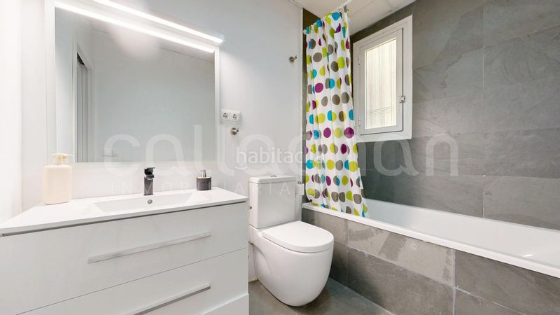 Foto f08df206-806a-42b5-b372-1d34e63c6b66. Pis a La Seu Valencia