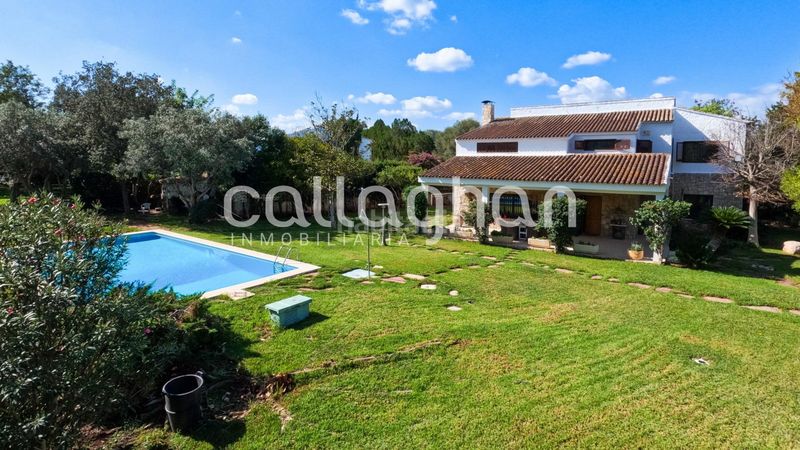 Foto f5ea2f5b-c4a2-4e24-9824-ebccada78eb1. Xalet amb calefacció aparcament piscina a Nueva Santa Barbara - Cruz de Gracia Godella