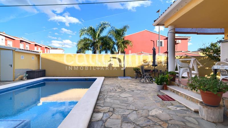 Foto 043cad96-b062-48db-af19-7969f74377d1. Chalet  esquinero en maravisa en La Conarda Pobla de Vallbona (la)