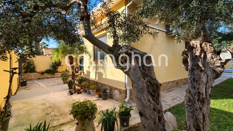 Foto 1ec8208e-7ac1-4cb3-8aa6-1e46880bed9d. Chalet  esquinero en maravisa en La Conarda Pobla de Vallbona (la)