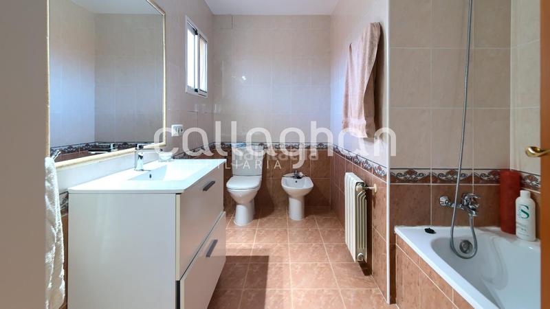 Foto 2128db39-0a32-4885-9e58-7e4791f2debd. Chalet  esquinero en maravisa en La Conarda Pobla de Vallbona (la)