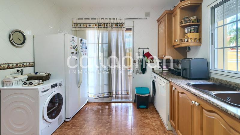 Foto 3f00f7e4-8fc3-4e57-b799-9b79a4f0d508. Chalet  esquinero en maravisa en La Conarda Pobla de Vallbona (la)